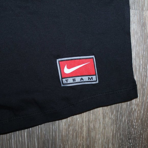 NWT NIKE PLUS LOGO SPORTSWEAR SHORT SLEEVED T SHIRT BLACK WHITE - Picture 3 of 3